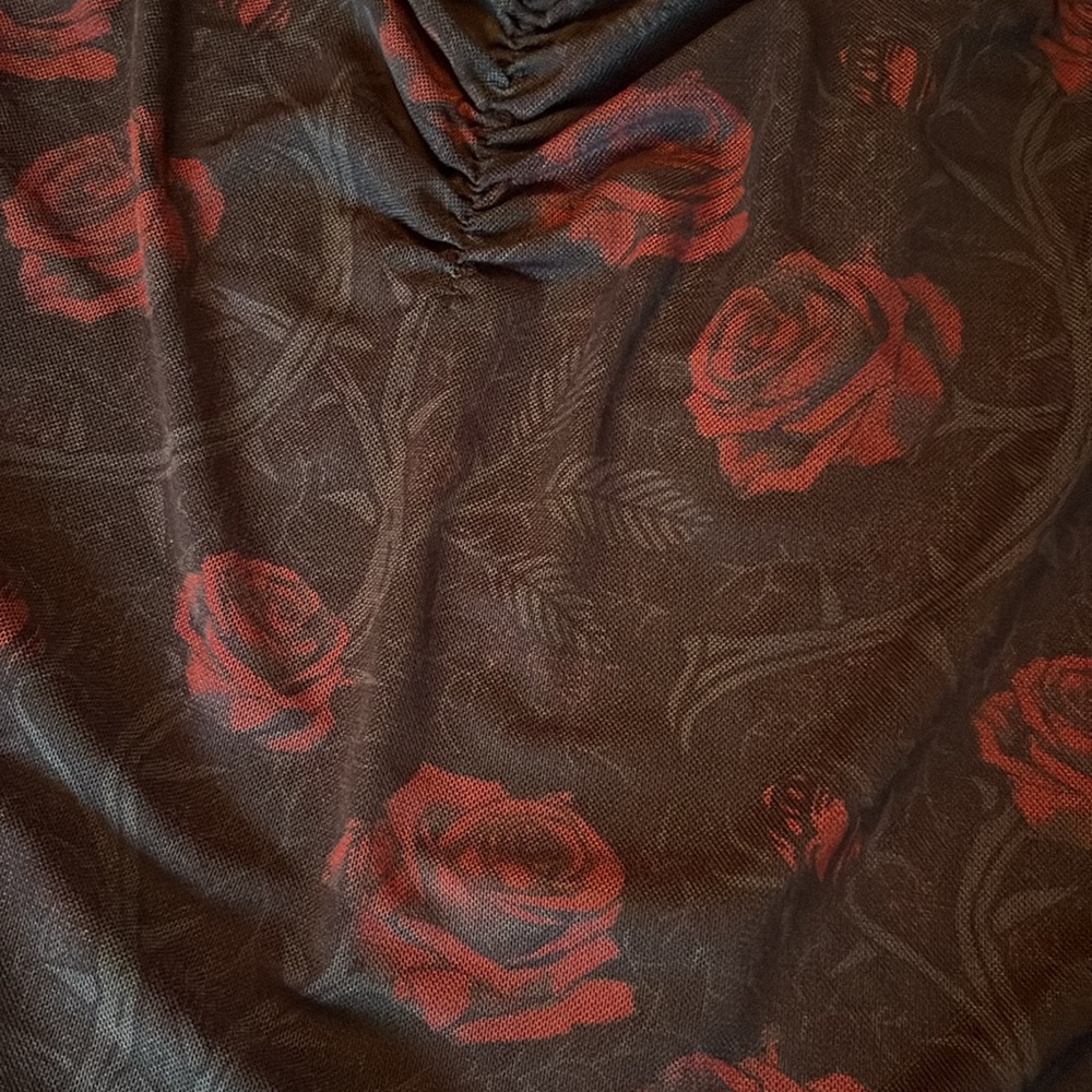 Hot Topic Rose Top - Picture 3 of 5